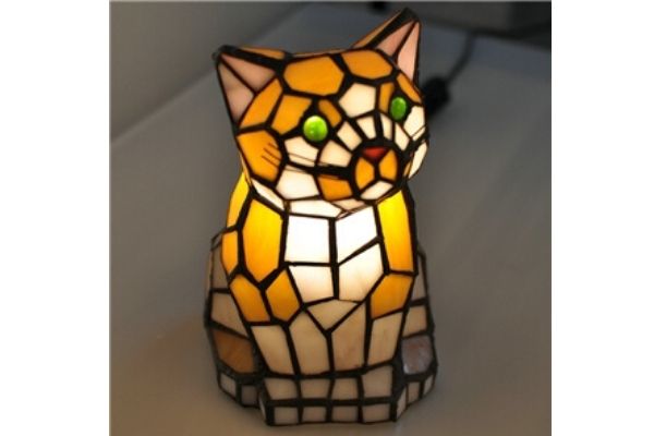 きょうの猫村さんの猫ランプはティファニーのテーブルランプ！